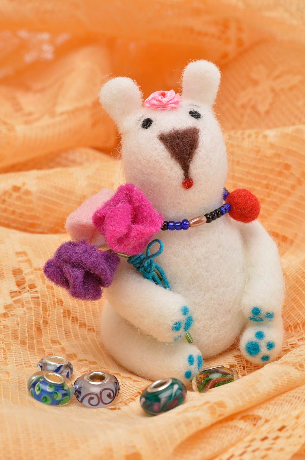 Peluche décorative fait main Jouet en laine Cadeau enfant Ours fille et bouquet photo 1