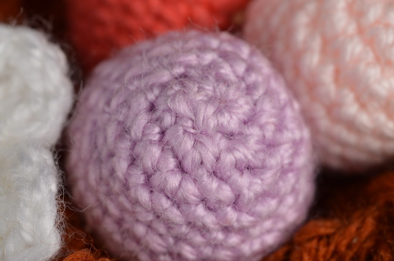 Gehäkelte Osterdeko handmade Nest mit Eiern und Blumen auf Holzbasis originell foto 4