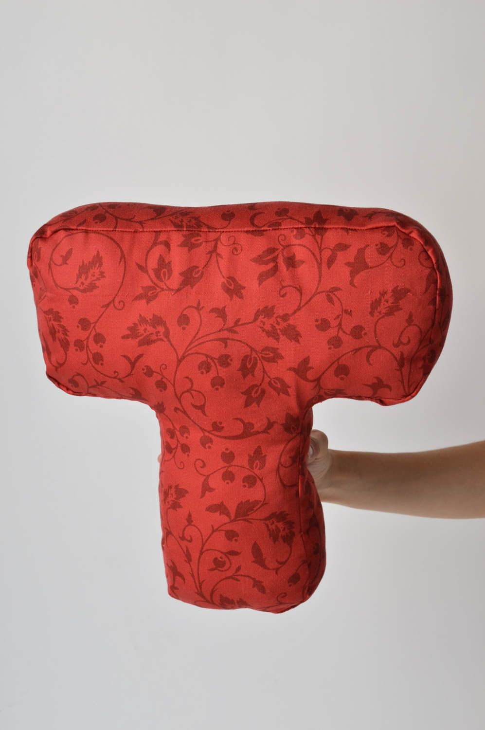 Декоративная подушка ручной работы подушка-буква из жаккарда мягкая буква Т фото 2