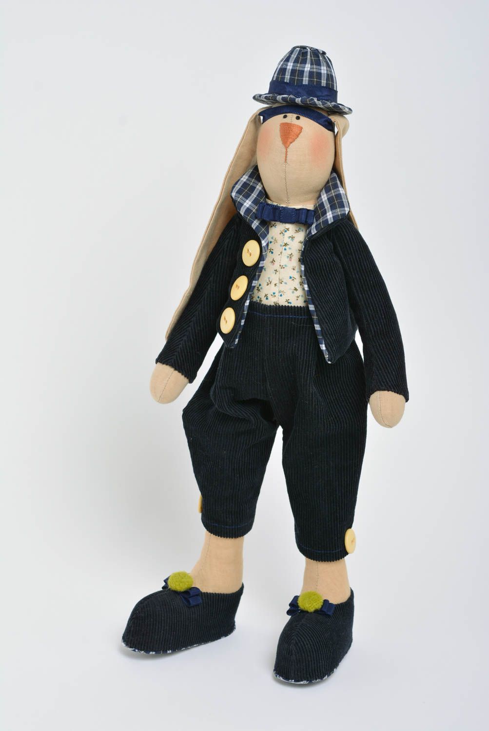 handmade Kuscheltier Hase im Anzug aus Kordstoff für kleine Jungen künstlerisch foto 1