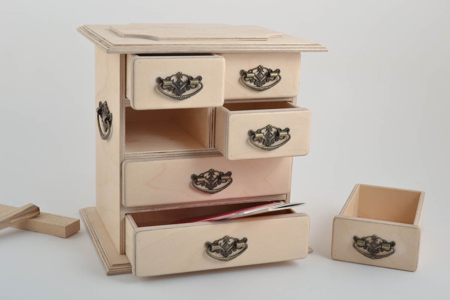 Boite avec tiroirs faite main Commode miniature en bois brut Boîte à décorer photo 1