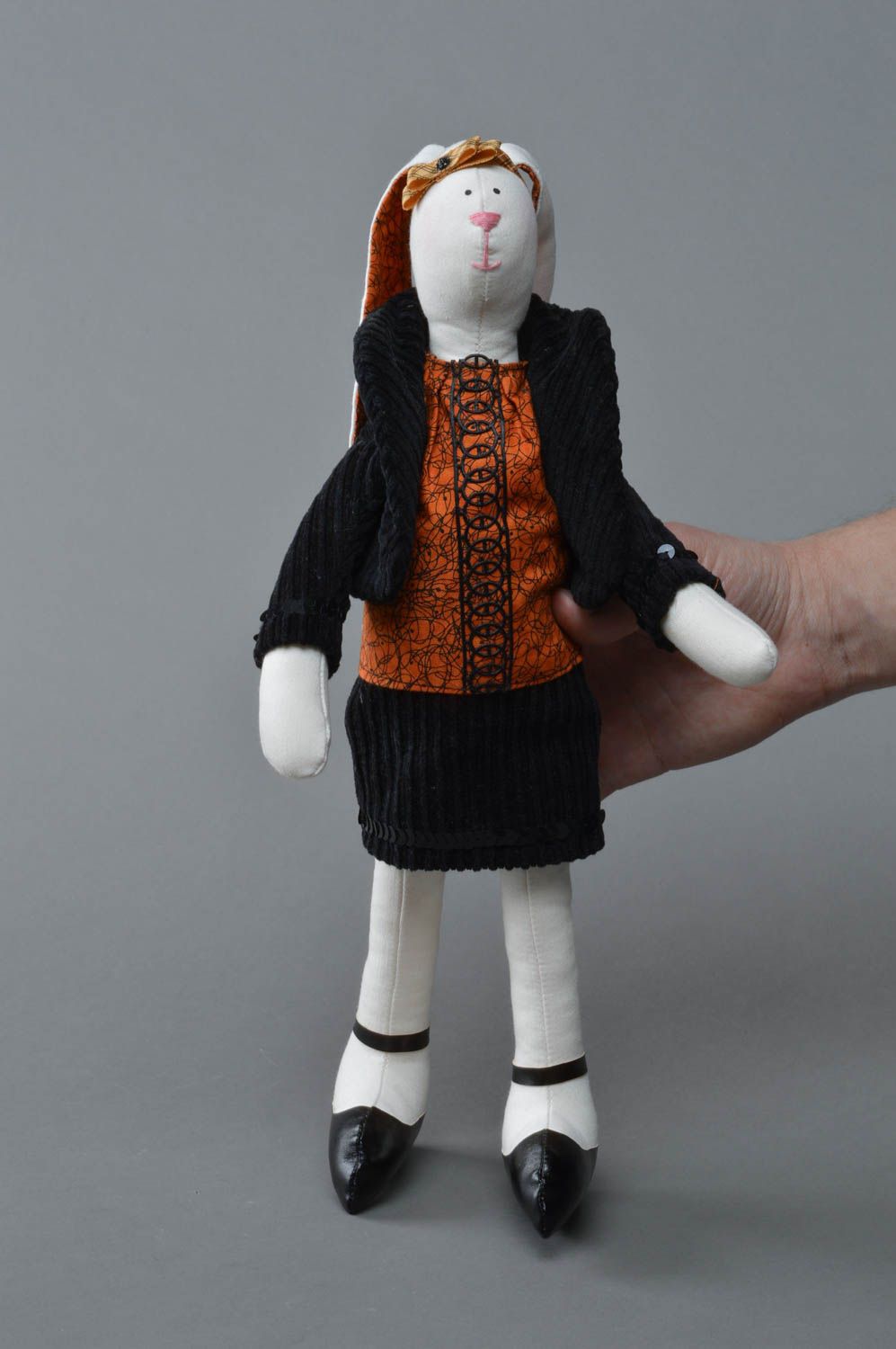 Designer Kuscheltier aus Stoff Puppe Hase im Anzug Handarbeit foto 4