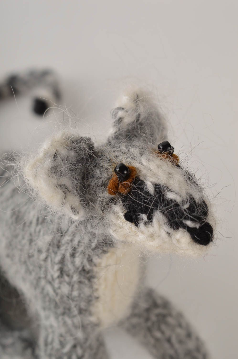 Peluche lémurien Jouet fait main gris tricoté en mohair Cadeau pour enfant photo 3