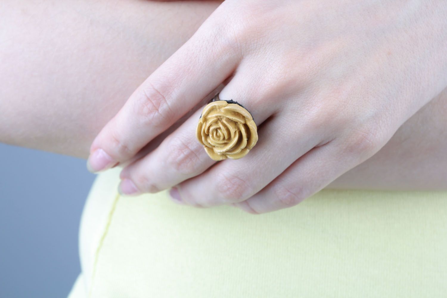 Bague en pâte polymère Rose jaune faite main photo 5
