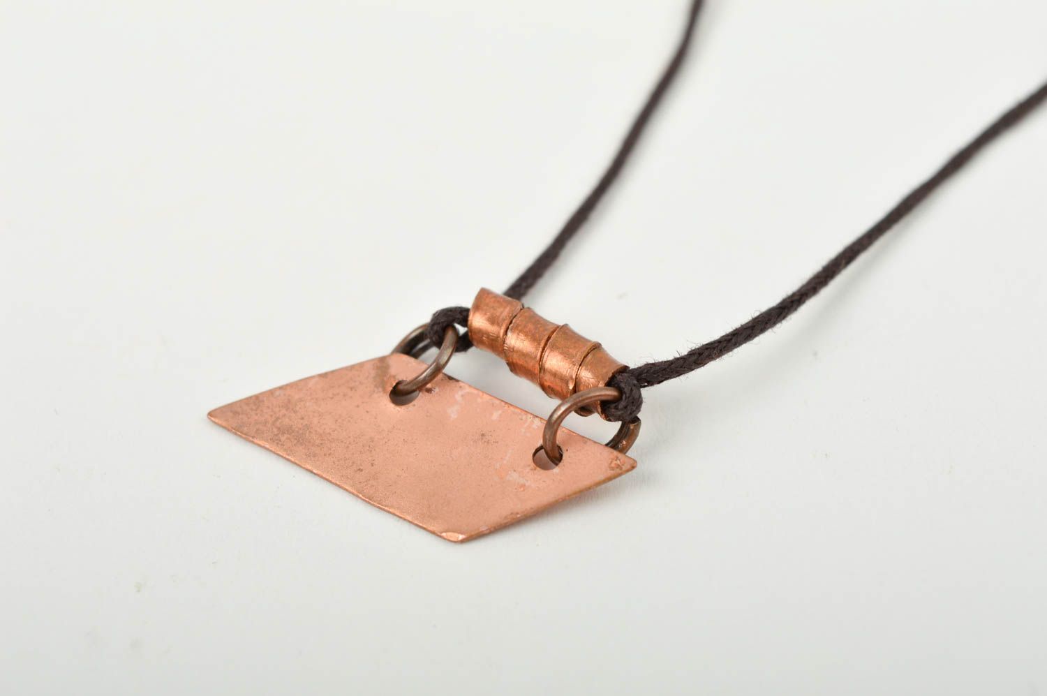Pendentif en métal Bijou fait main design de créateur cuivre Accessoire femme photo 5