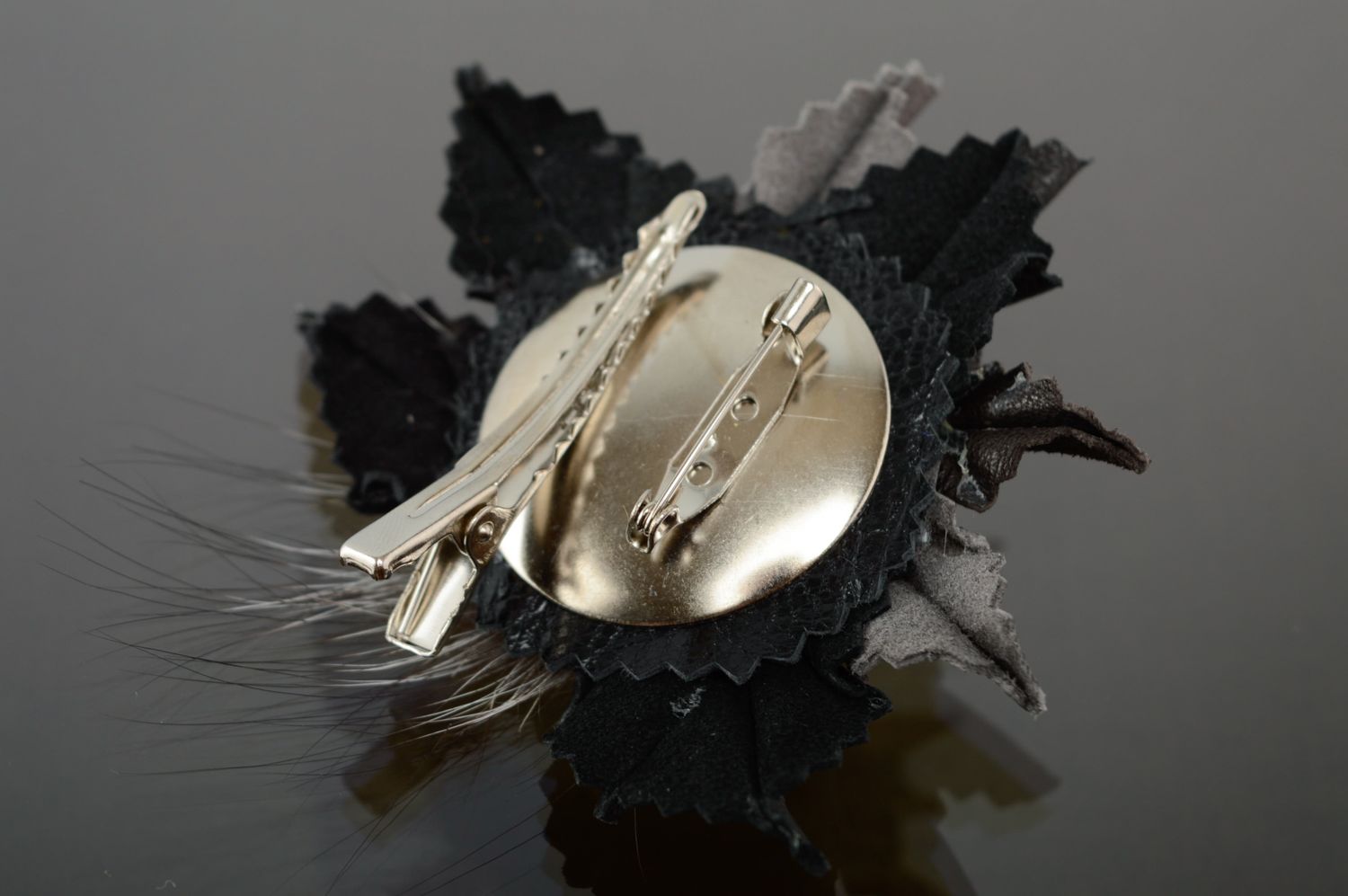 Broche barrette faite main originale en cuir Fleur noire photo 4