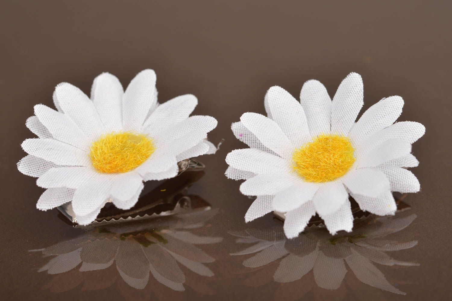 Handgemachtes Blumen Haarklammern Set 2 Stück weiße Kamillen für Mädchen foto 2