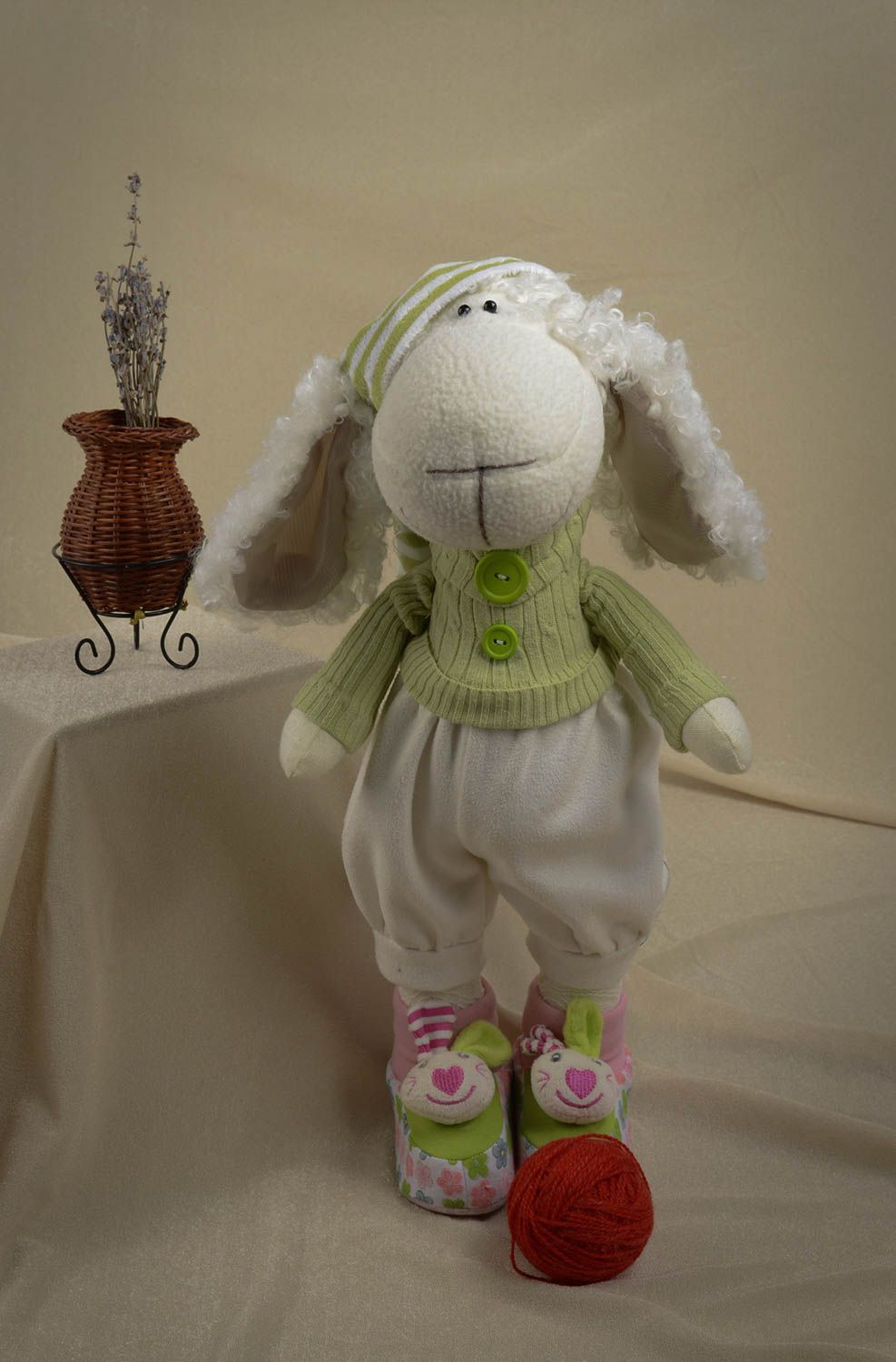 Игрушка овечка ручной работы детская игрушка красивая стильная мягкая игрушка фото 4