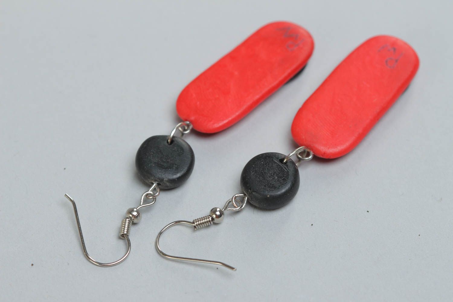 Handmade long polymer clay dangling earrings in red and black colors photo 4