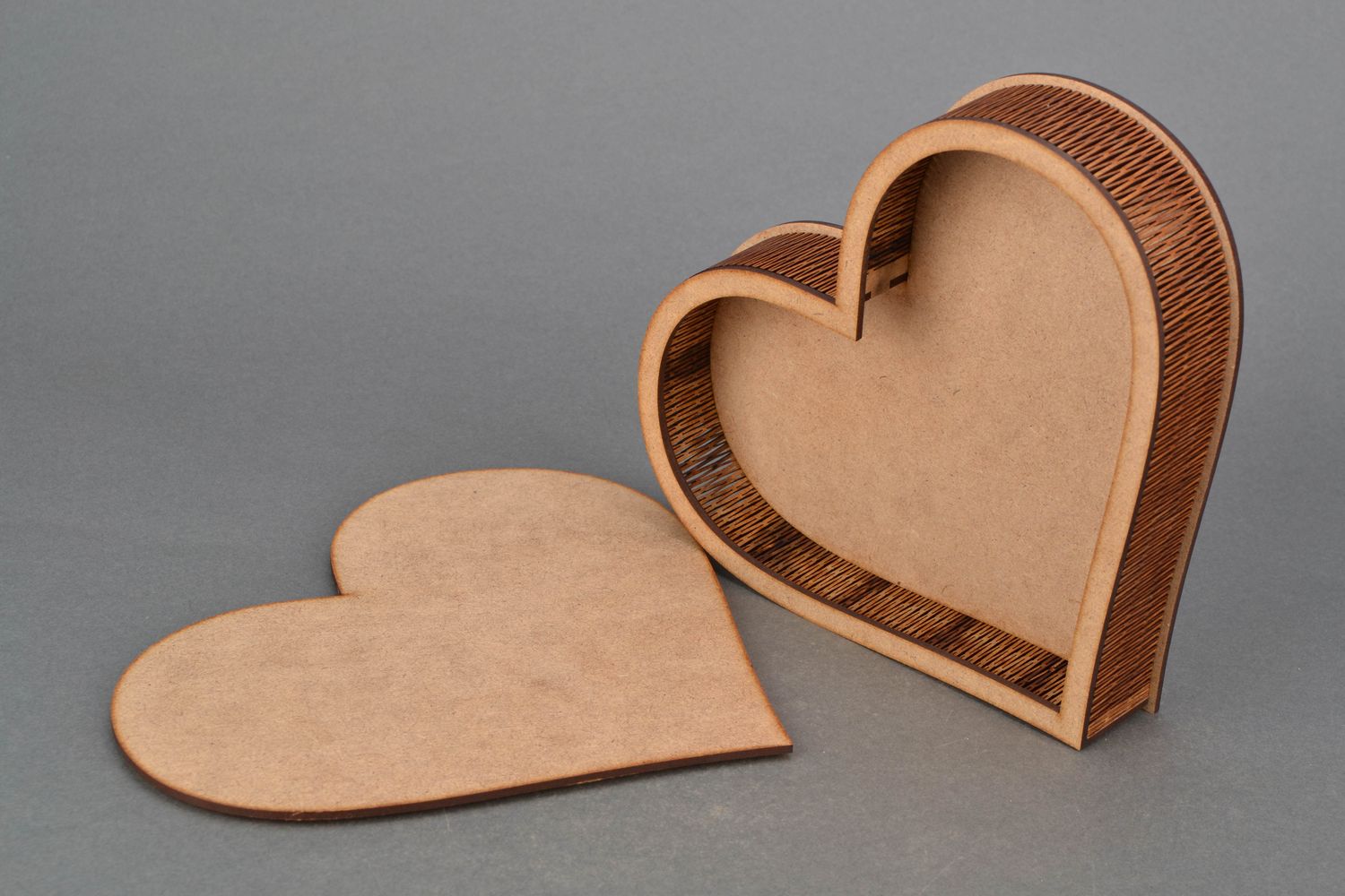 Coffret en bois à décorer en forme de coeur photo 3