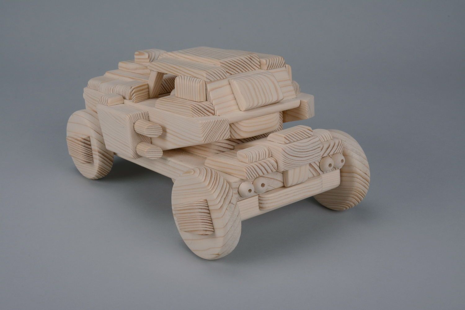 Spielzeug Auto aus Holz foto 2