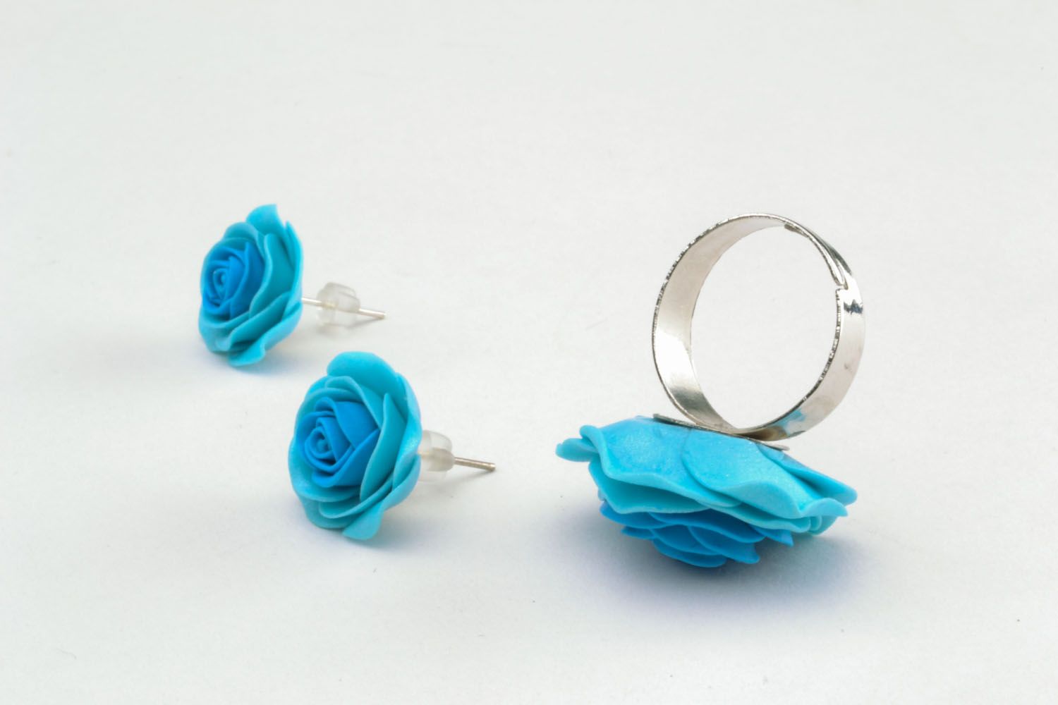 Homemade ring and earrings in the shape of blue roses photo 5