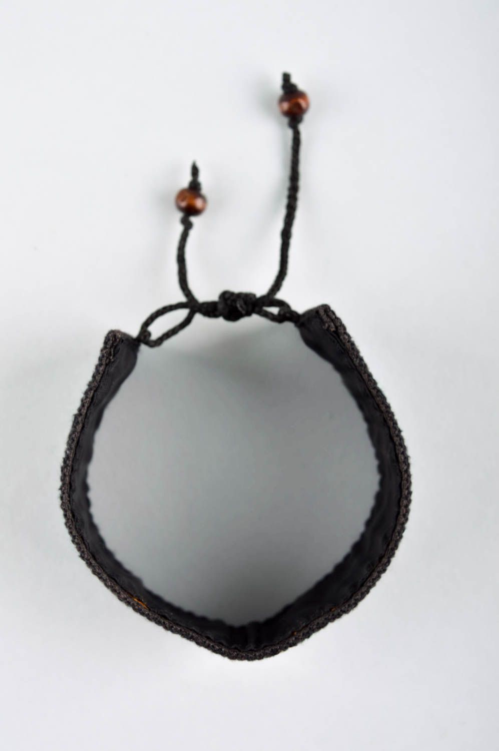 Bracelet textile Bijou fait main brodé large avec ornements Accessoire femme photo 5