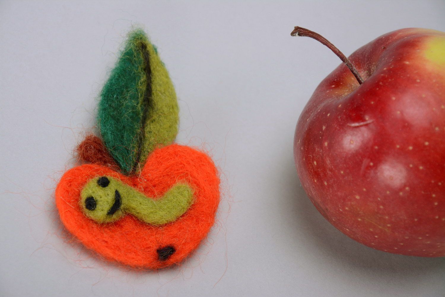 Children's woolen brooch Apple photo 1