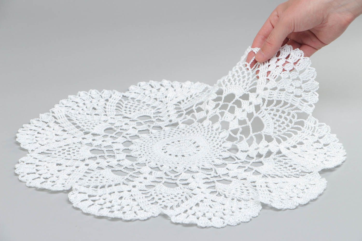 Napperon blanc ajouré tricoté au crochet en fils de coton fait main rond photo 5