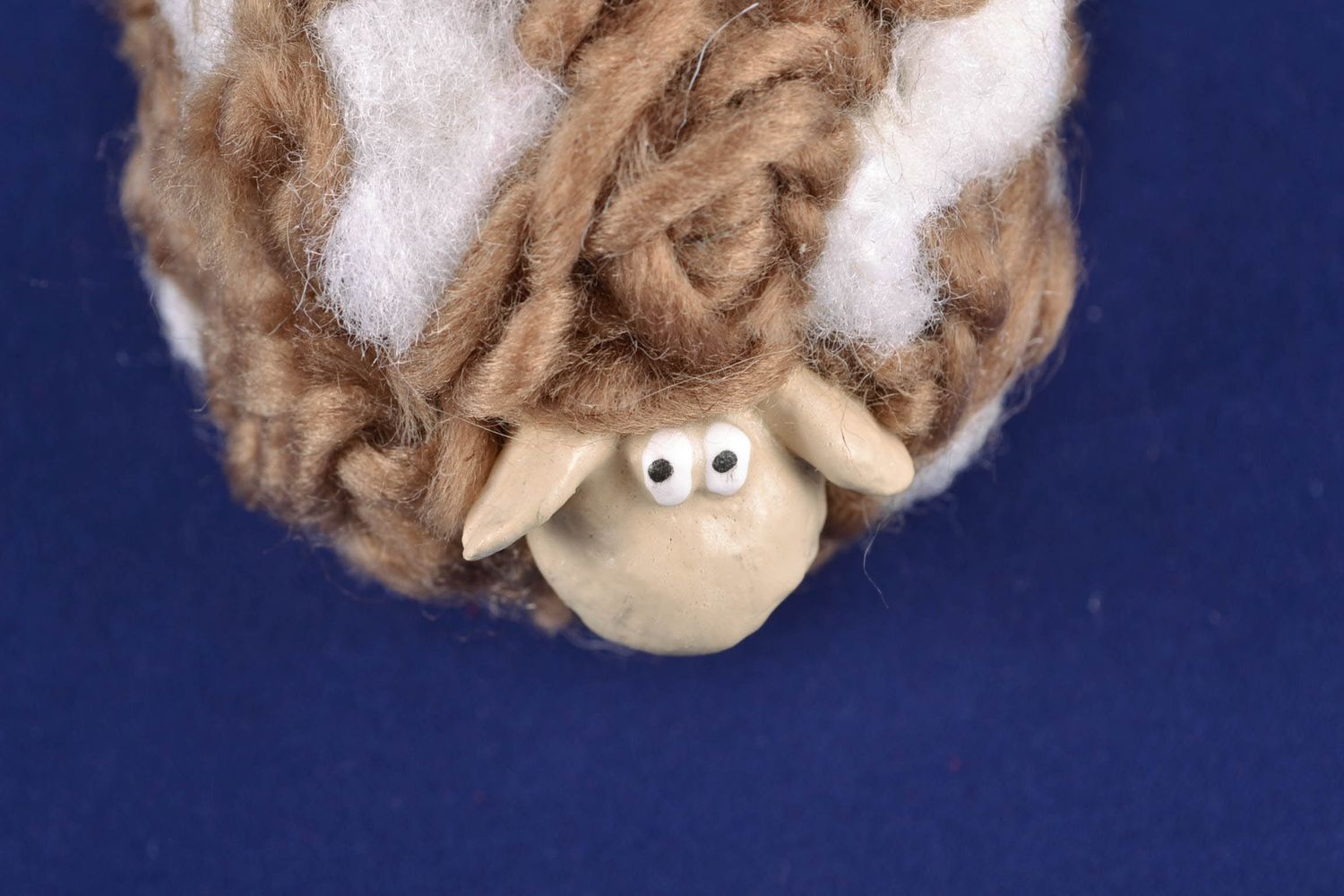 Фигурка в виде овечки из папье маше фото 3