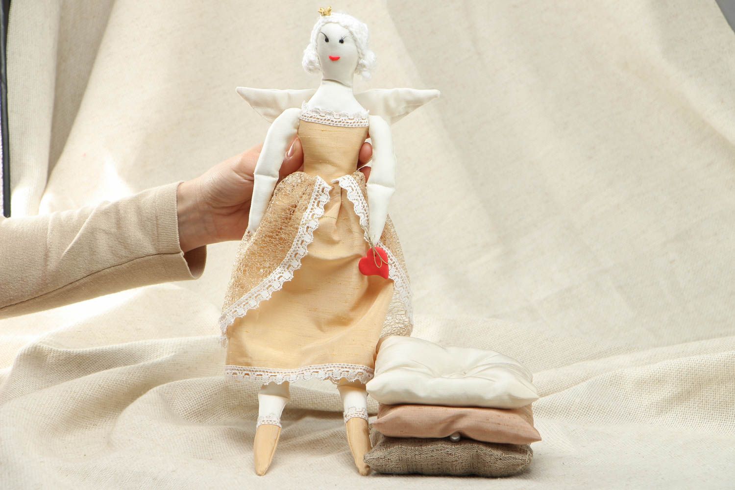 Дизайнерская кукла текстильная Принцесса на горошине фото 4