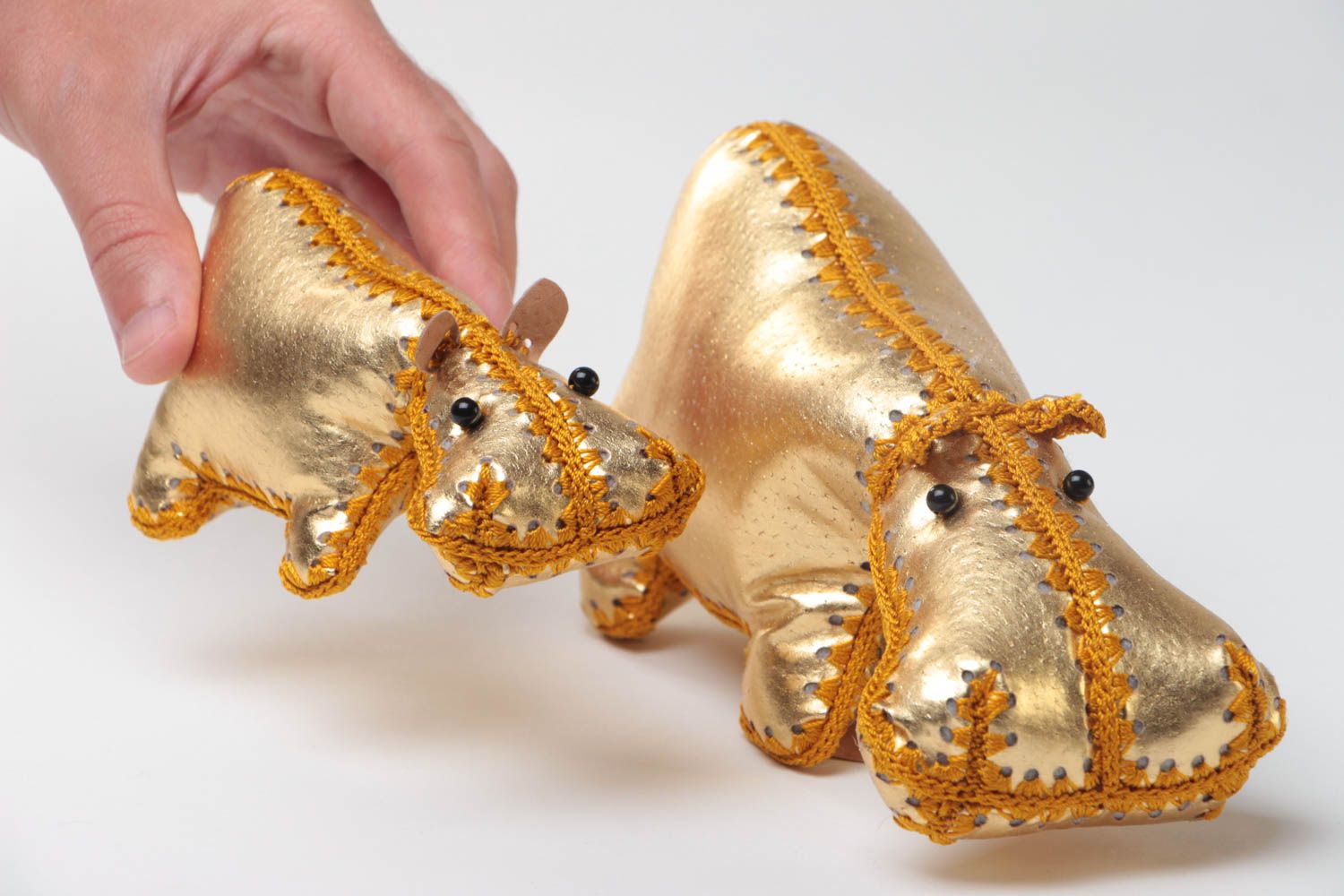 Set of 2 handmade designer soft toys hippos sewn of leather of golden color photo 5