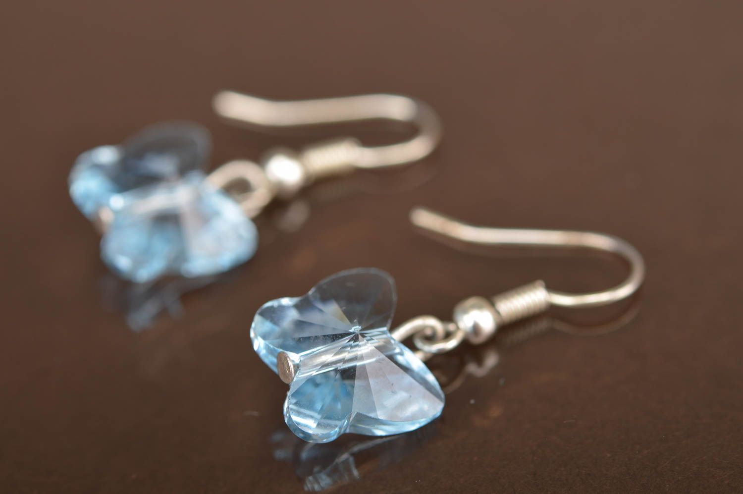 Pendientes artesanales exquisitos de cristales austríacos con mariposas azules foto 5