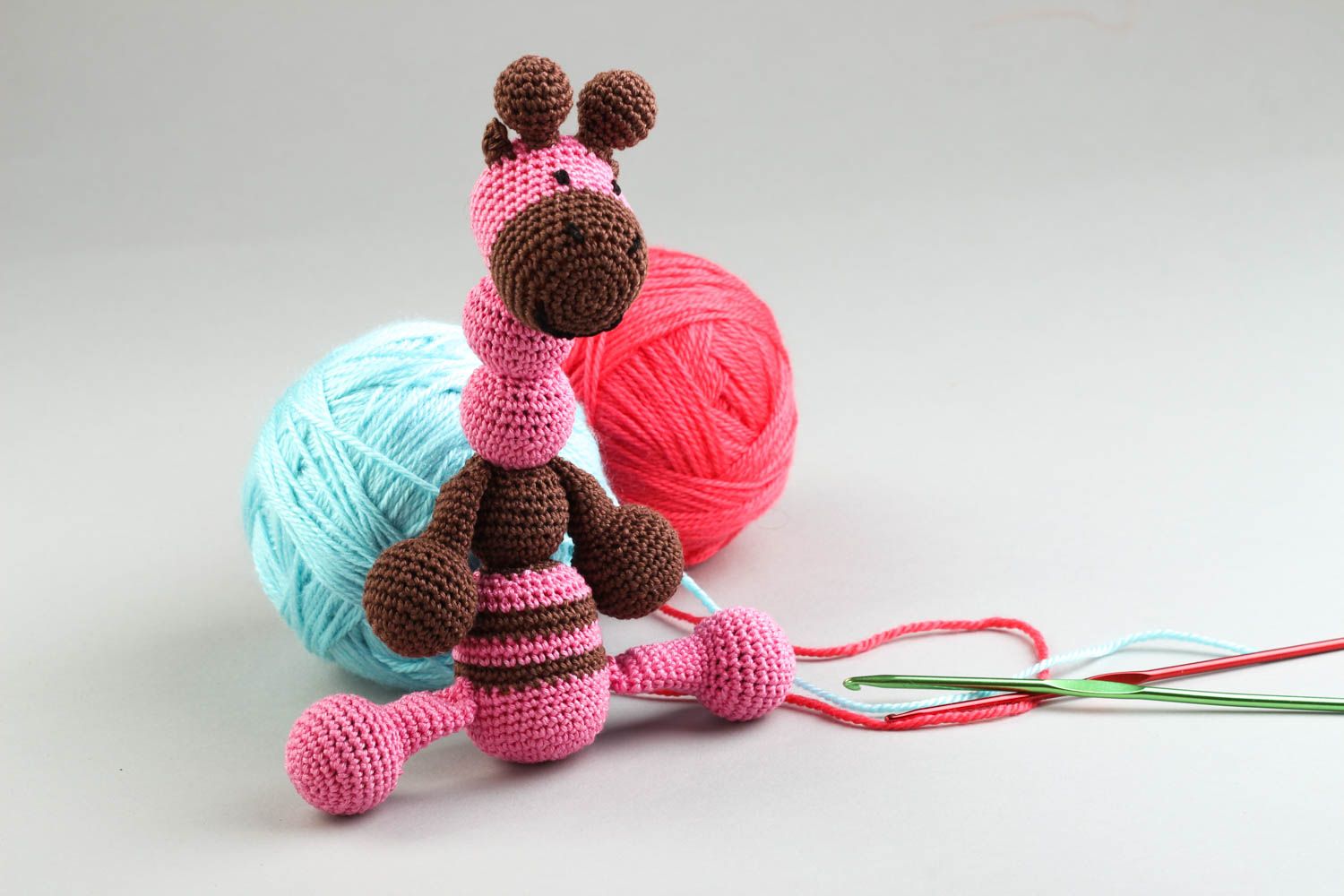 Sonajero de crochet artesanal accesorio de ganchillo regalo original para bebé foto 1