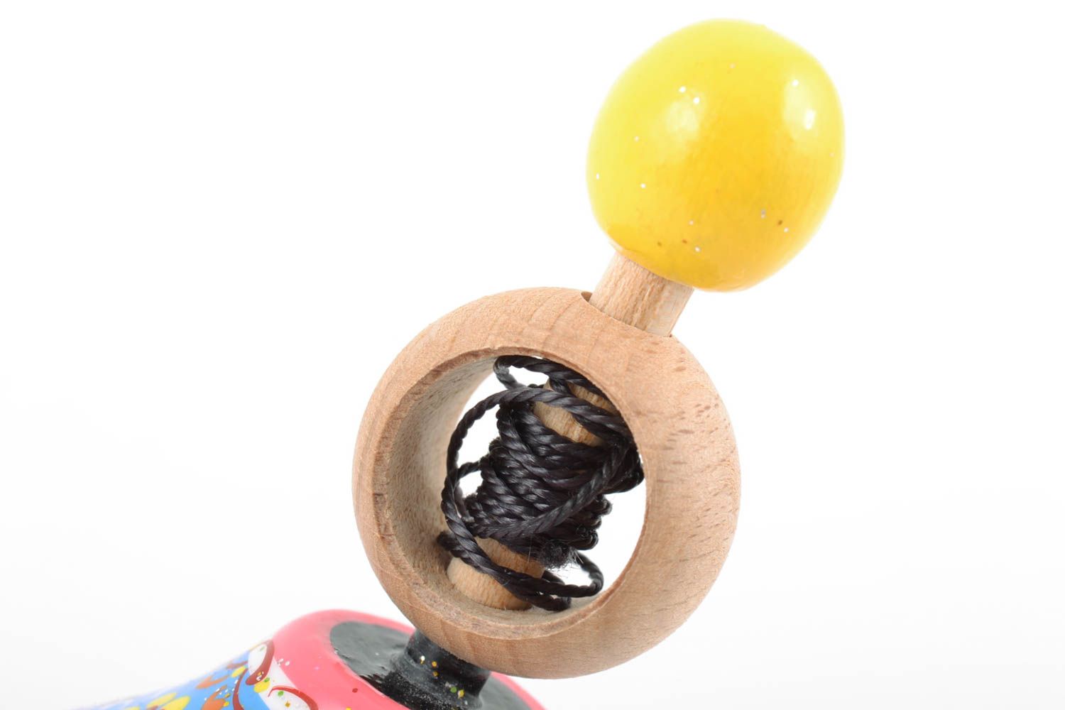 Petite toupie en bois de hêtre multicolore originale avec ficelle faite main photo 4