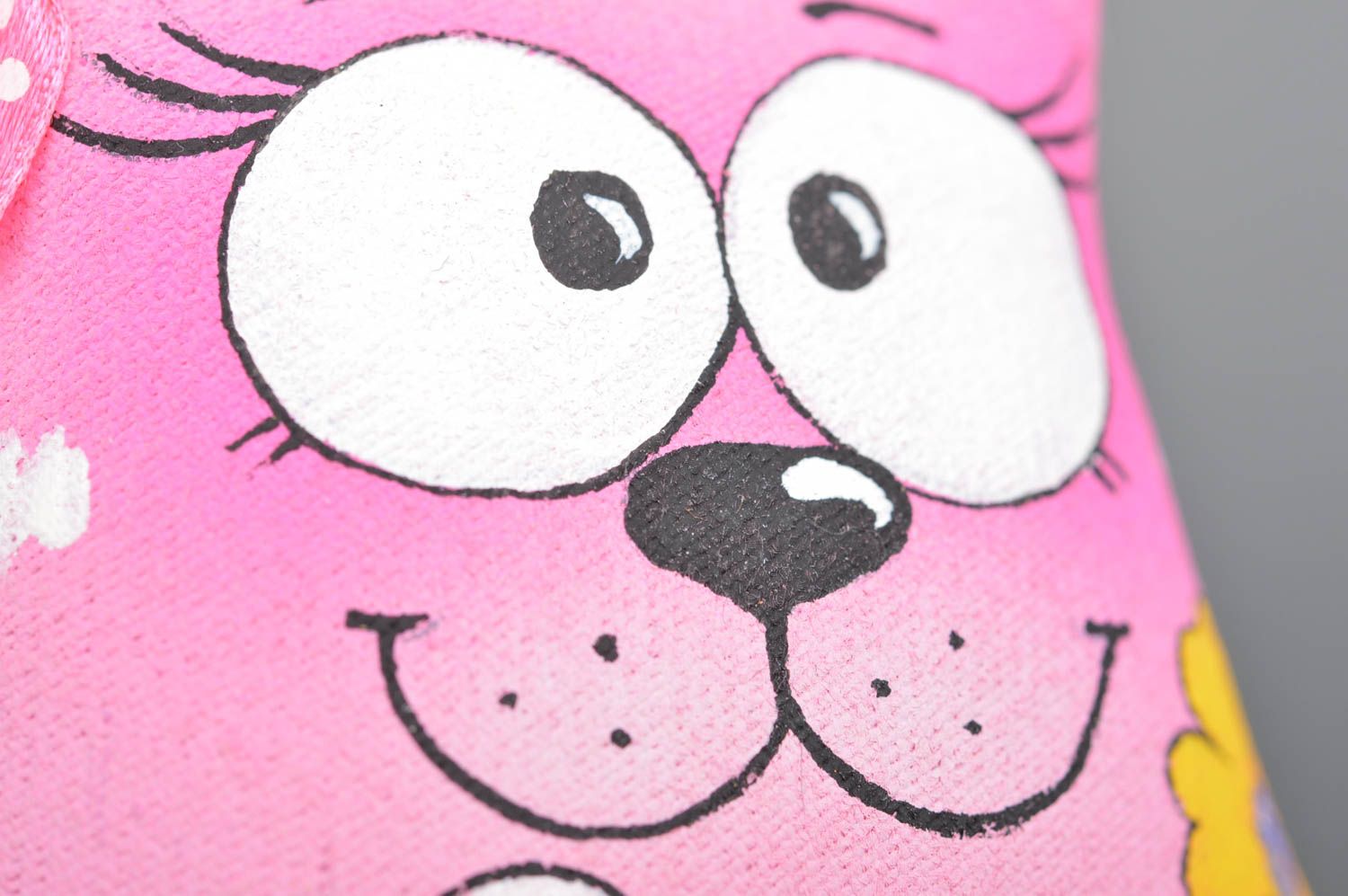 Jouet mou chat rose en tissu de coton peint de couleurs acryliques fait main photo 4