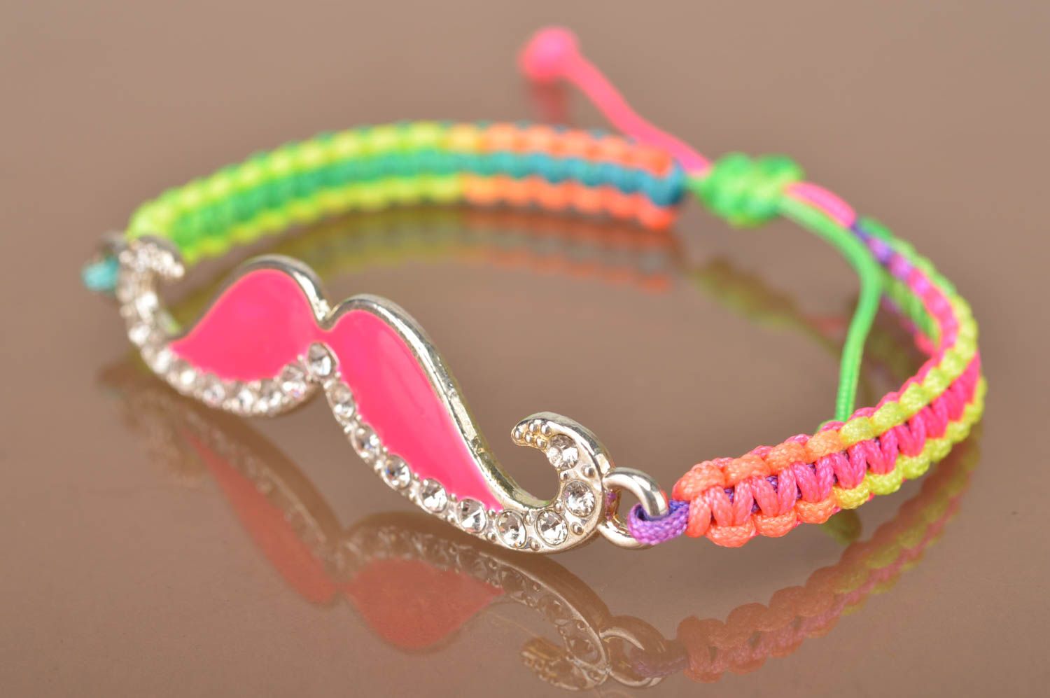 Bracelet moustache rose lacet multicolore ciré tressé fait main pour fillette photo 5