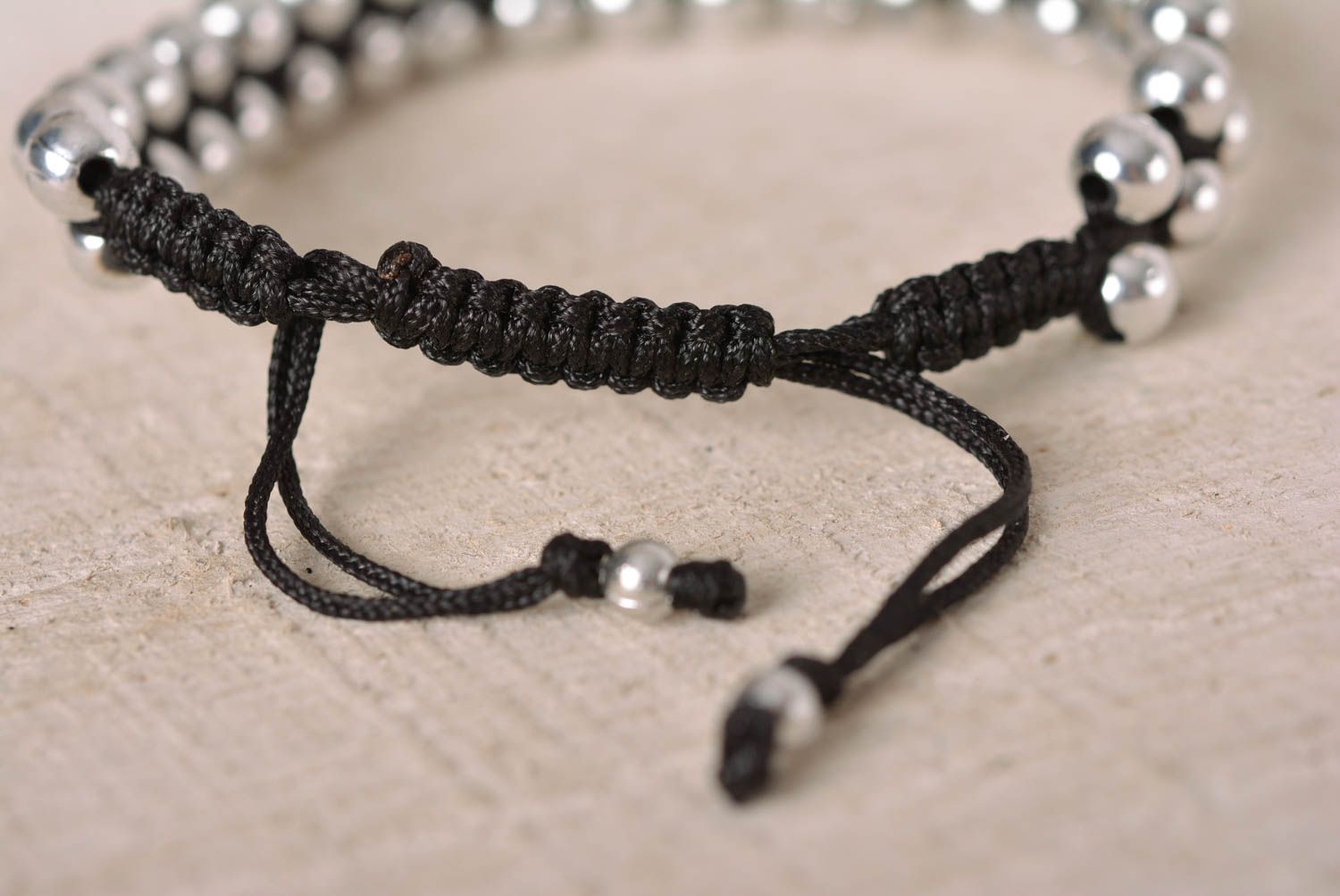 Bracelet original Bijou fait main en perles plastiques Cadeau pour femme photo 5
