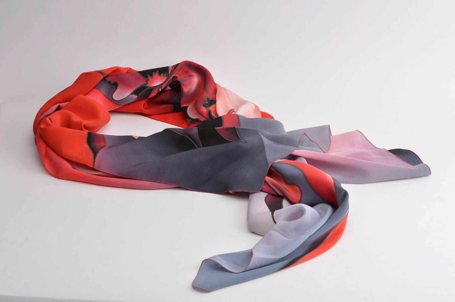 Красный платок ручной работы платок из шелка авторский оригинальный подарок фото 4