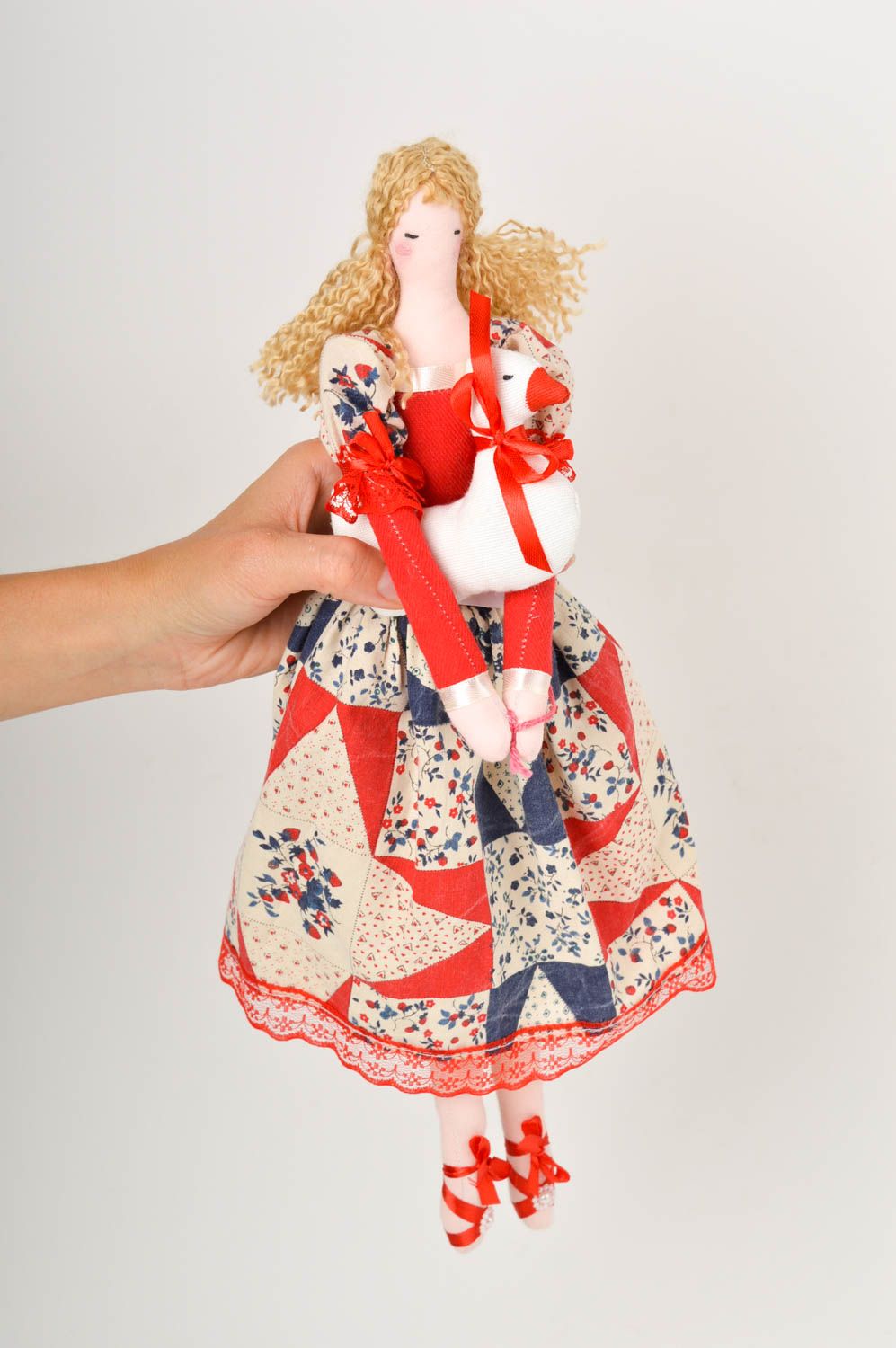 Авторская кукла ручной работы игрушка для девочек текстильная кукла в платье фото 2