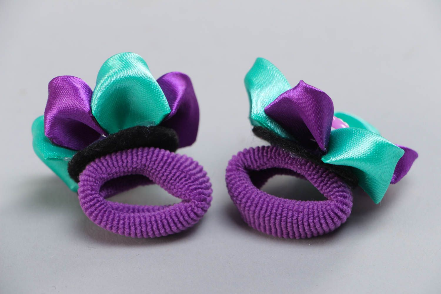 Set of handmade kanzashi satin ribbon hair clips with flowers 2 items photo 4
