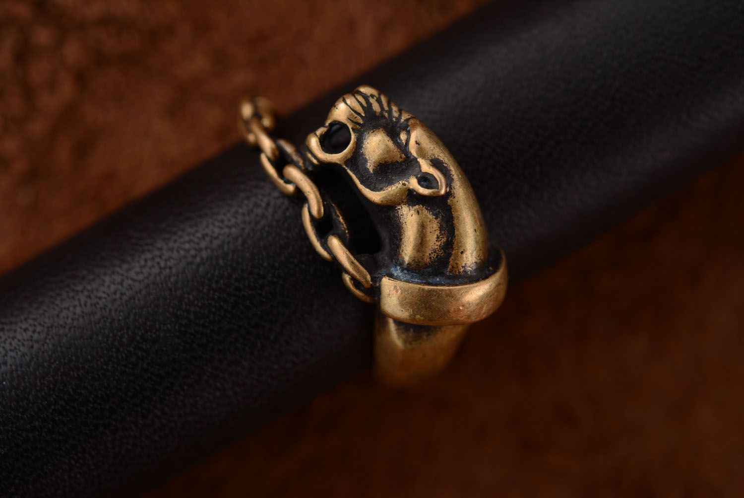 Бронзовое кольцо Пантера на цепи фото 2