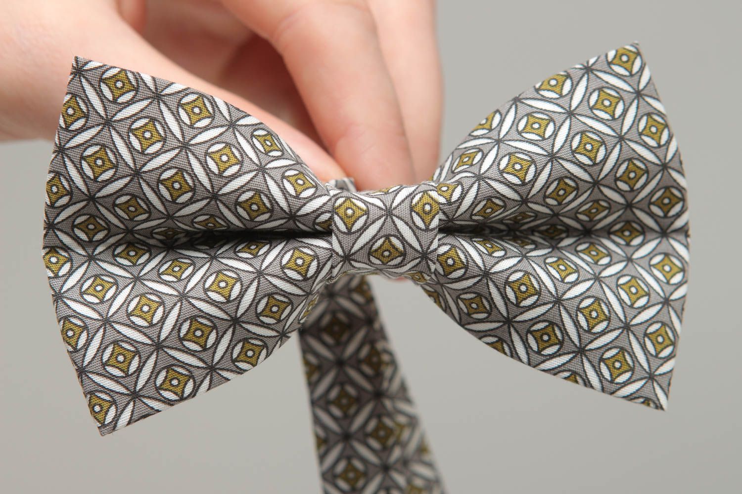 Textile bow tie with print photo 4