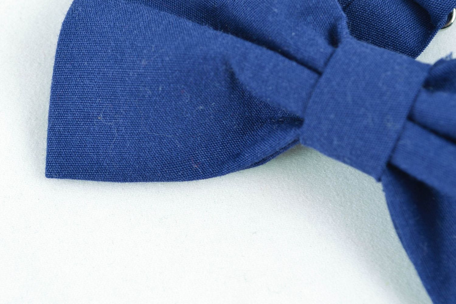 Текстильный галстук-бабочка темно-синий фото 3