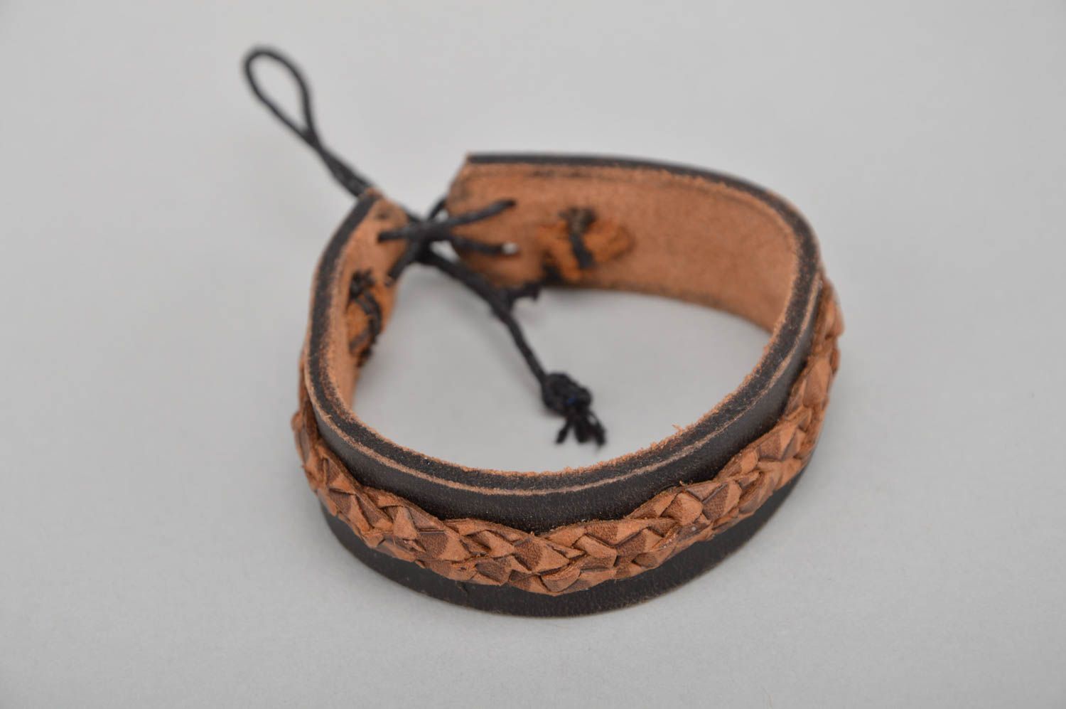Handmade designer genuine leather wrist bracelet with ties styled of snakeskin photo 4