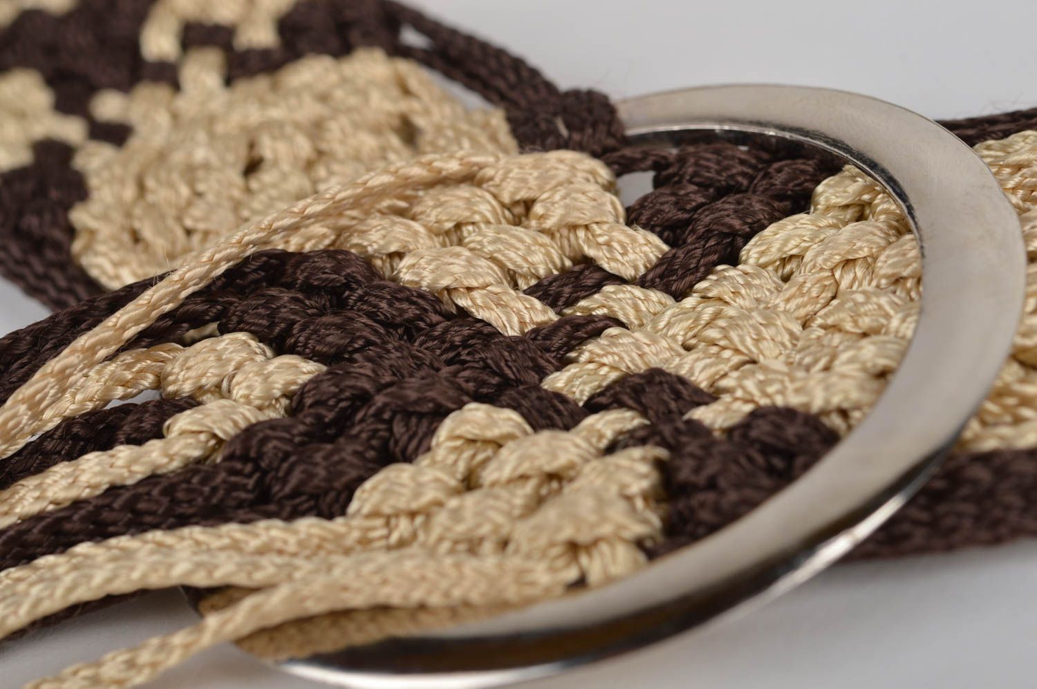 Авторское плетенное украшение пояс бежево-коричневый в технике макраме  фото 3