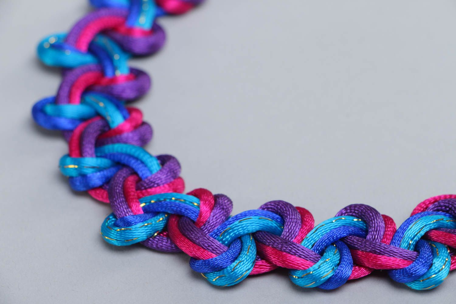 Collier textile fantaisie tressé de lacets multicolores original fait main photo 3