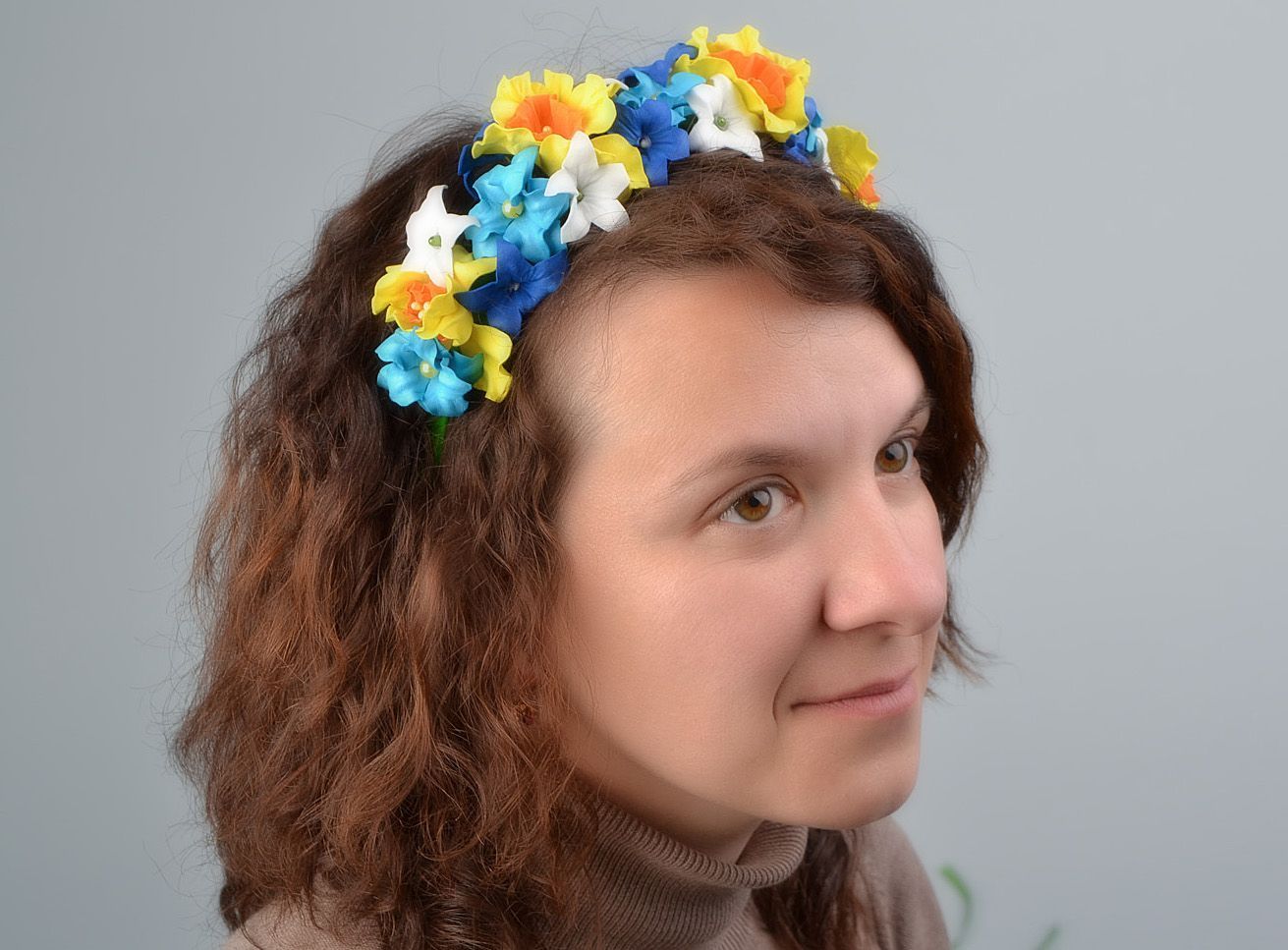 Handmade tender designer floral headband with plastic suede narcissus  photo 1