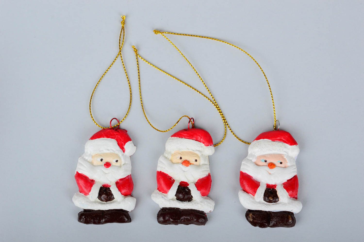 Игрушки на елку handmade декор для дома игрушки из глины в виде Дедов Морозов фото 3