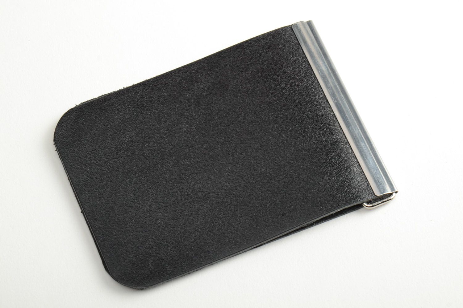 Handmade schwarze Geldklammer aus Leder mit silberfarbigem Metalleinsatz für Mann foto 3