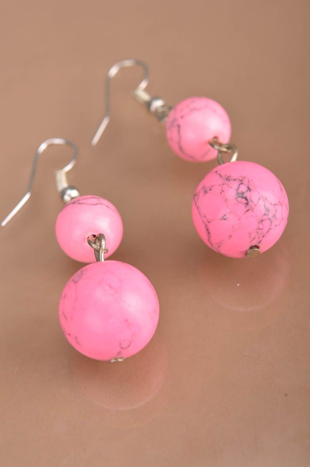 Handmade Kugel Ohrringe mit Perlen schön rosa lang originell für Mädchen foto 2