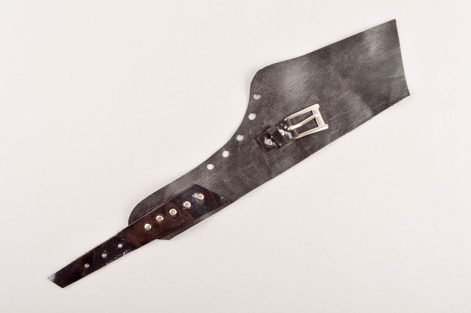 Bracelet Manchette noire fait main Bijoux cuir Accessoires femme design photo 3