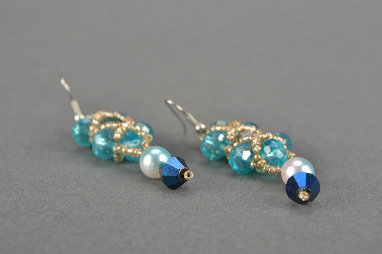 Handgemachte Ohrringe mit Glasperlen Blauer Kristall foto 5