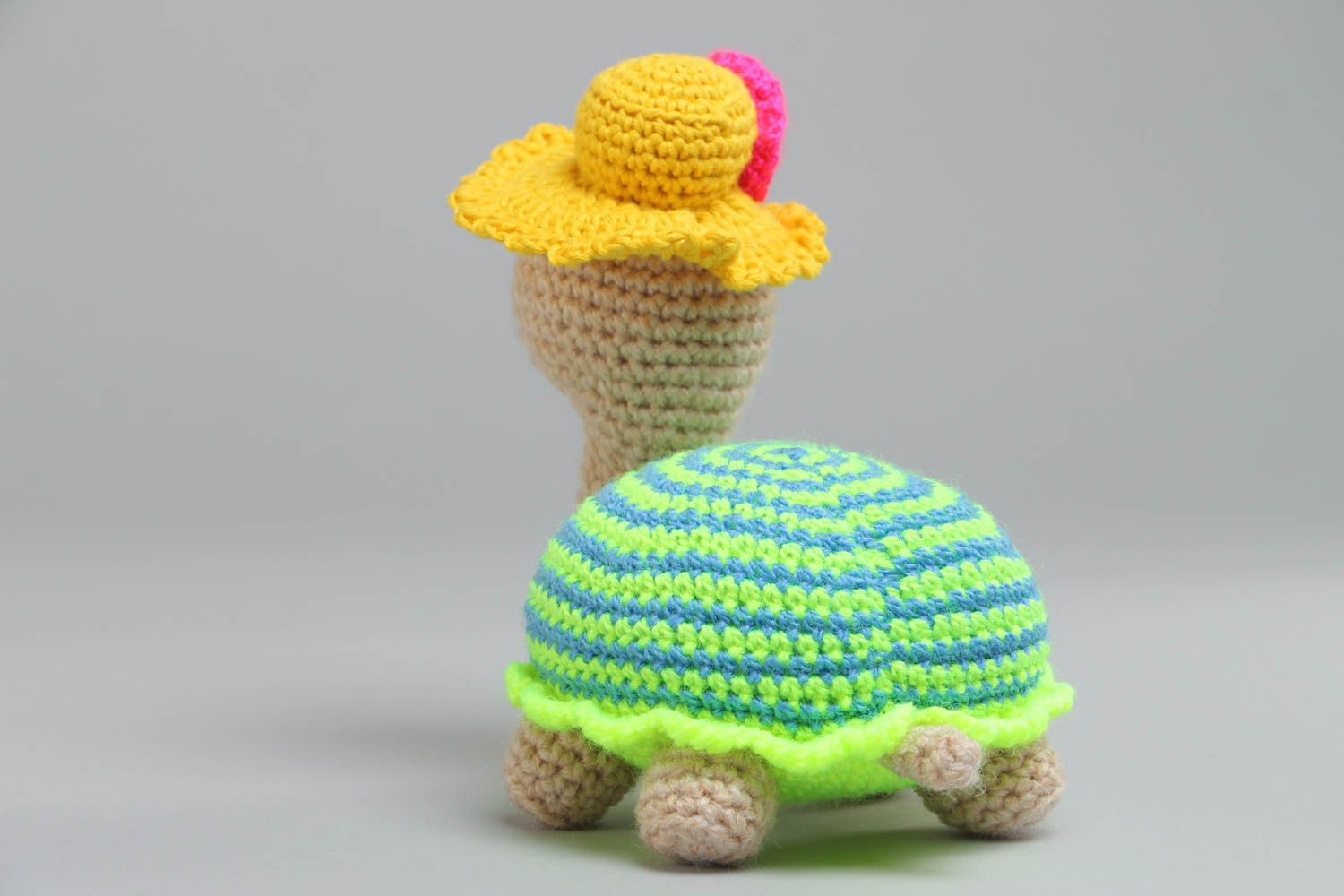 Небольшая вязаная игрушка в виде черепахи из хлопка и акрила ручная работа фото 4