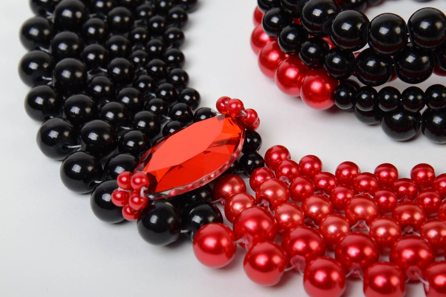 Handmade Schmuckset aus Glasperlen mehrreihiges Collier und Armband rot schwarz foto 4