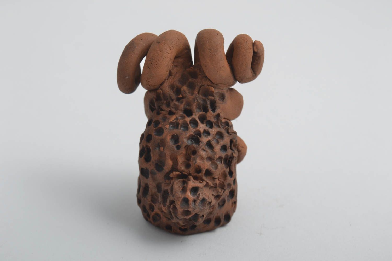 Figurine animal fait main Petite statuette mouton en argile Déco intérieur photo 2