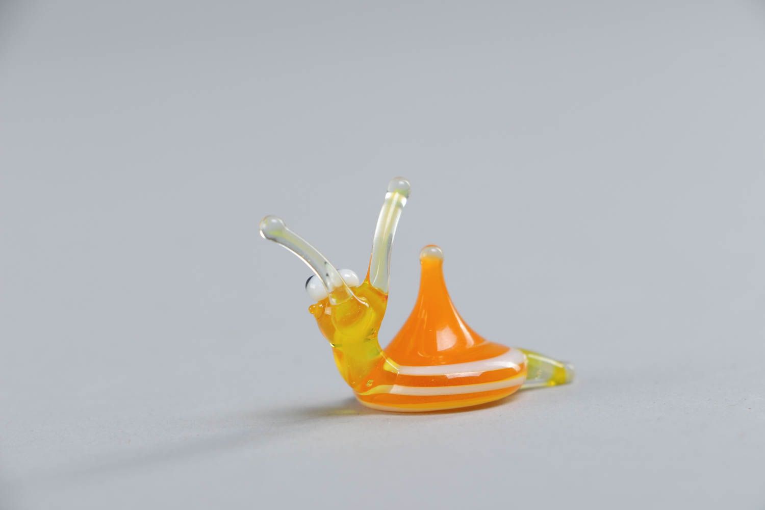 Figura artesanal de vidrio en la técnica de lampwork hecha a mano Caracol foto 3