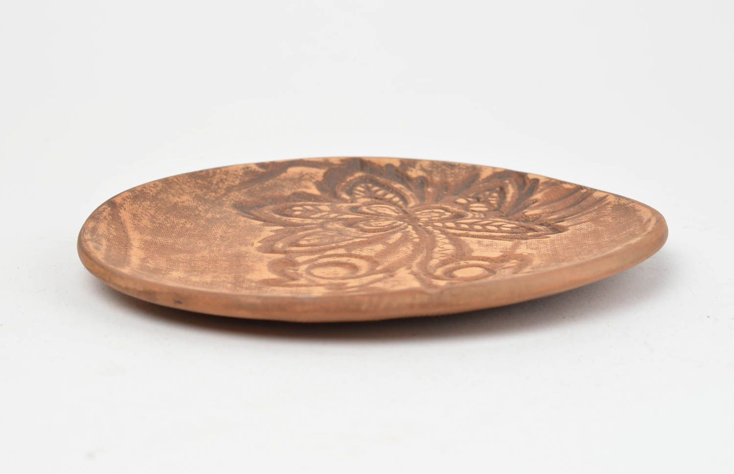 Оригинальная тарелка из глины круглая с узорами с цветком коричневая хэнд мейд фото 3