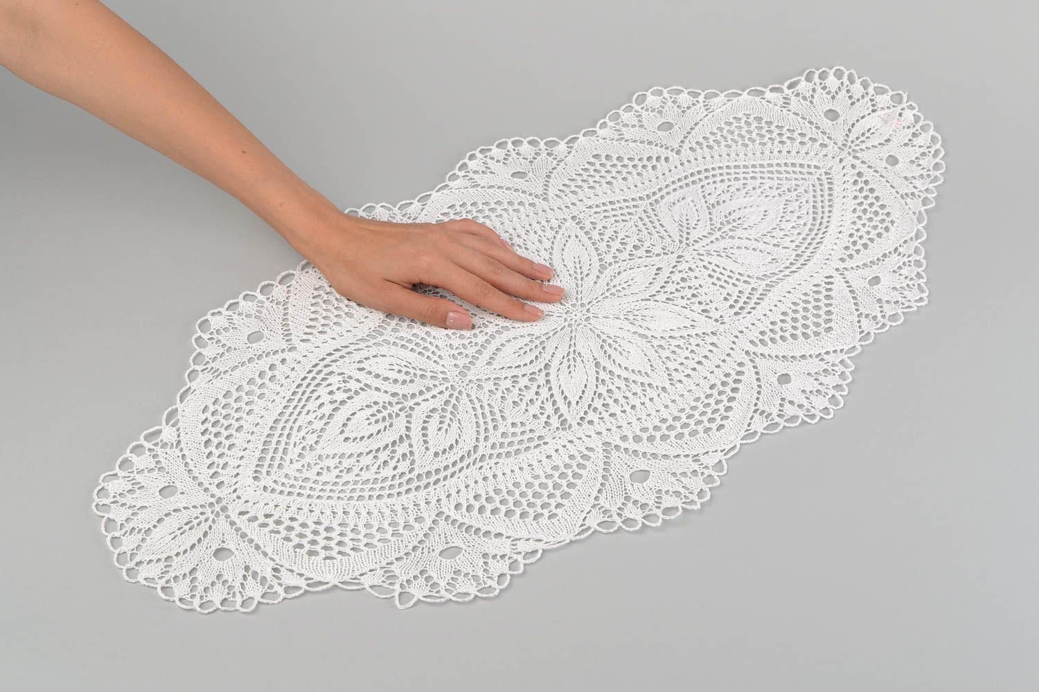 Дорожка спицами салфетка ручной работы белая кружевная красивая декор для дома фото 2