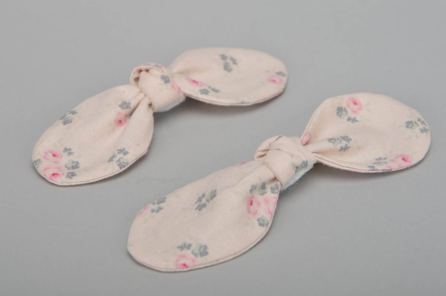 Set of 2 handmade decorative hair clips with fabric bows with light floral print photo 2